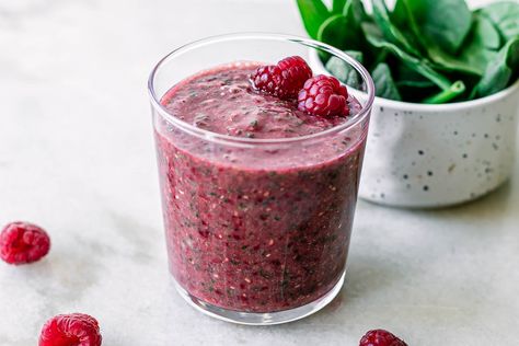 Raspberry Spinach Smoothie ⋆ 5-Minute Plant-Based Smoothie! Easy Nutritious Breakfast, Blueberry Spinach Smoothie, Cherry Smoothie, Strawberry Spinach, Creamy Smoothies, Appetizer Platters, Spinach Smoothie, Easy Smoothies, Frozen Spinach