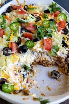 This Low Carb Taco Casserole Recipe is the perfect dinner idea for anyone trying to eat low carb or Keto. A satisfying meal that is quick, easy and nutritious. Make rice to serve on the side and this will be a family favorite weeknight dinner! #tacotuesday #tacorecipes #tacocasserole #ketorecipes- low carb califlower recipes - low carb recipies - recipes low carb - keto dinner - clean keto recipes Low Carb Taco Casserole, Low Carb Taco, Keto Casseroles, Low Carb Mexican, Low Carb Tacos, Low Carb Casseroles, Healthy Tacos, Taco Casserole, Low Carb Life