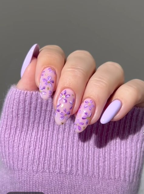 Purple Daisy Nails, Lavender Nail Design, Tangled Nails, Nails Violet, Pink Blue Nails, Violet Nails, Elegant Nail Designs, Nails Inspired, Purple Nail Designs