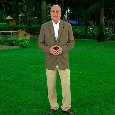 The suave thespian, Anupam Kher in Anita Dongre menswear for his TV show. Anupam Kher, Anita Dongre, Khaki Pants, Tv Shows, Tv, Pants