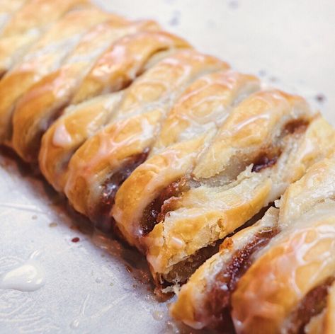 Butter Braid, Butter Braids, Puff Pastry Recipes Dessert, Pastries Recipes Dessert, Cinnamon Filling, Puff Pastry Desserts, Braided Bread, Breakfast Sweets, Cinnamon Butter