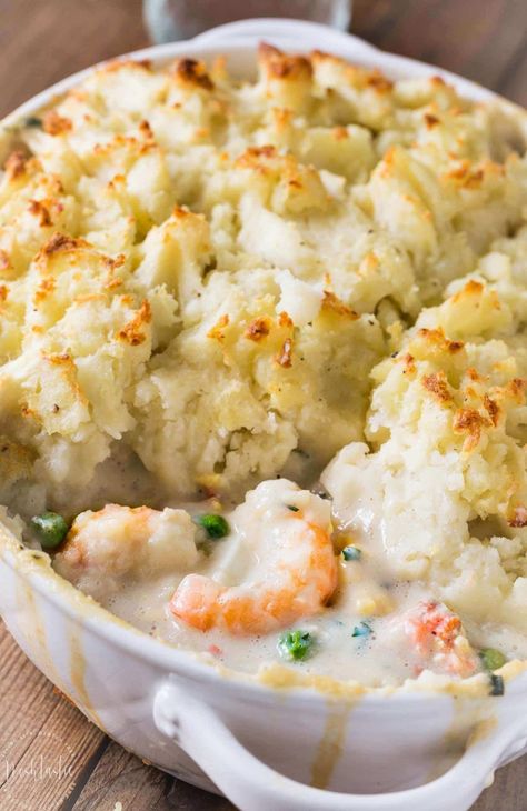 Fish Pie Recipe you'll love! Baked Haddock Recipes, Fish Pie Recipe, Fish Casserole, Seafood Casserole Recipes, Baked Haddock, Haddock Recipes, British Cooking, Hp Sauce, British Recipes