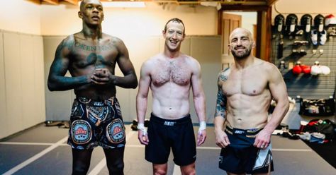 Mark Zuckerberg has shown off body transformation, as he trained some MMA alongside UFC Champions Israel Adesanya (24-2 MMA) and Alexander Volkanovski (26-2 MMA).  Zuckerberg recent love affair with mixed martial art has caught the eye of fellow tech boss Elon Musk who goaded the Meta CEO into agreeing to an MMA fight.  Elon Musk […] George St Pierre, Shredded Body, Mma Boxing, Bungee Jumping, World News Today, Richard Branson, Conor Mcgregor, Mark Zuckerberg, Mma Fighters