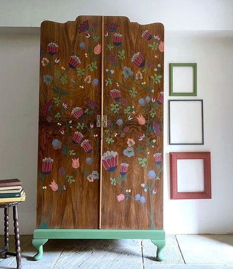 Dingley Dell Creative on Instagram: "Sharing a oldie but goodie for my flashback Friday. Whimsical folky vines hand painted onto beautiful wood grain for a bespoke narniaesq vibe. My kids groan now when I choose the narnia dvd from the stack on a rainy afternoon. But for me it captures all the unseen magic in our reality and helps me believe in whimsical far off lands when everyday life can feel a bit mundane. I think it explains my obsession with wardrobes 🤔 have a great weekend peeps full of Painted Wardrobe, Furniture Renovation, Funky Painted Furniture, Hand Painted Furniture, Paint Furniture, Flipping Furniture, Annie Sloan, Upcycled Furniture, Art Furniture