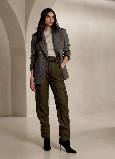 STYLECASTER | Banana Republic Sale Wool Cargo Pants, Tapered Cargo Pants Outfit, Hunting Style, Cargo Pants Outfit, Green Trousers, Legging Fits, Utility Pants, Cargo Joggers, Style Fall