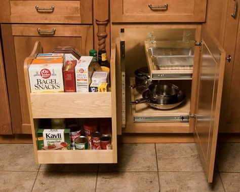 Corner Cabinet Organization, Kitchen Oak, Blind Corner Cabinet, Kitchen Hack, Corner Kitchen Cabinet, Pantry Remodel, Farmhouse Kitchen Remodel, Refacing Kitchen Cabinets, Stock Cabinets