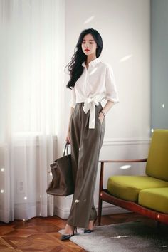 Elegant Asian Fashion, Fashion Feminine, Office Casual Outfit, Korean Casual Outfits, Ribbon Shirt, Office Outfits Women, Summer Work Outfits, Korean Girl Fashion, Stylish Work Outfits