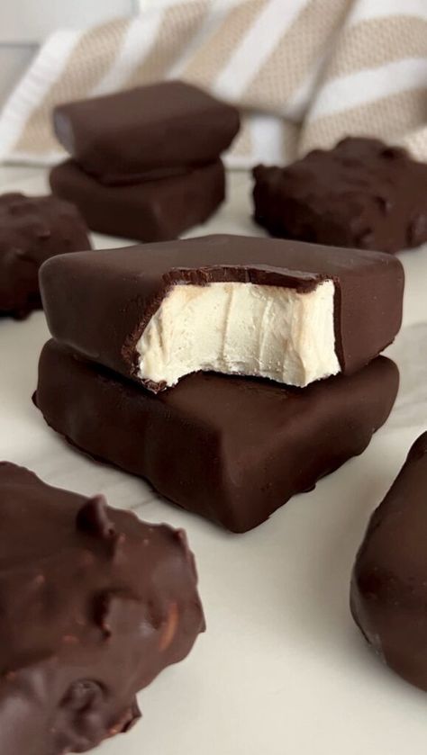 Copycat Klondike Ice Cream Bars! (Dairy free) by colleenshealthylife - FoodSocial Sweet Potato Peanut Butter, Klondike Bar, Ice Cream Bars, Peanut Butter No Bake, Full Fat Yogurt, Icecream Bar, Chocolate Coating, Protein Snacks, Breakfast Dessert