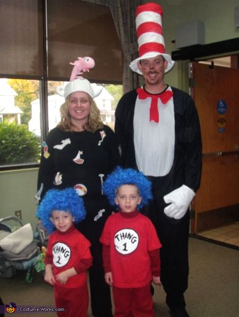 Cat In The Hat Family - Homemade costumes for families Best Group Halloween Costumes, Unique Couple Halloween Costumes, Bff Halloween Costumes, Best Friend Halloween Costumes, The Cat In The Hat, Kids Costumes Boys, Homemade Halloween Costumes, Homemade Costumes, Halloween Costume Contest