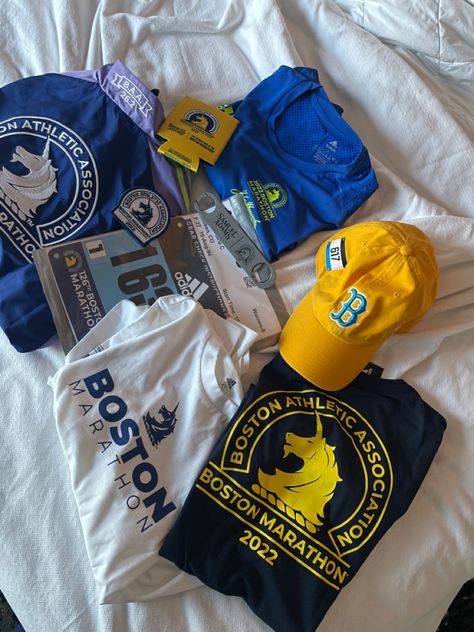 Boston Marathon Aesthetic, Running Vision Board, Cute Running Outfits, Marathon Pictures, Marathon Aesthetic, Best Running Gear, Running Inspo, Marathon Motivation, Nyc Marathon