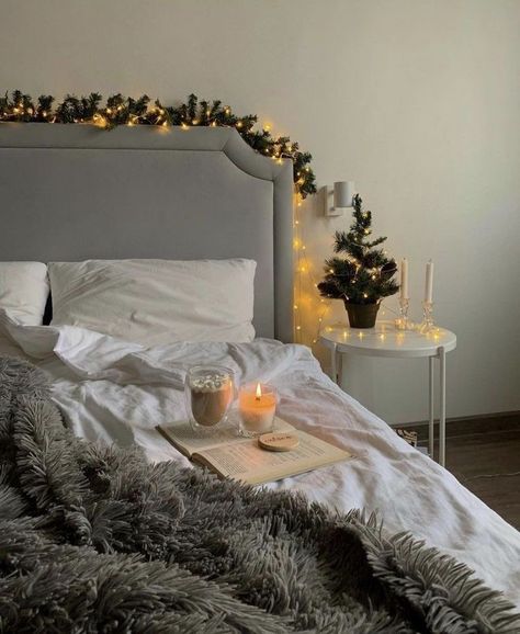 Cosy Christmas, Christmas Room Decor, Christmas Feeling, Christmas Bedroom, Christmas Inspo, Christmas Wonderland, Christmas Room, Christmas Tree Farm, Christmas Mood