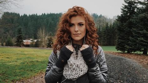 Jeremy and Audrey Roloff have captured the attention of audiences due to their unique, ultra religious approach to marriage, upcoming book, and their adorable baby girl, Ember. Here's the untold truth of the captivating redhead whose marriage into the Roloff family has catapulted her to fame. Roloff Family, Audrey Roloff, Divorce Quotes Funny, Date Outfit Casual, Flirting Moves, Little People, Role Models, Redheads, Hair Inspo