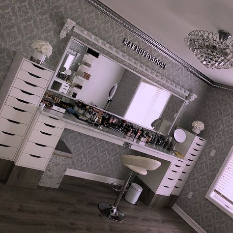 My custom made MAKEUP VANITY / GLAM ROOM ✨ My dream #Makeupbysooni vanity finally came to life!! Thank you to my amazing father for making… Penyimpanan Makeup, Beauty Salon Interior Design, Makeup Vanities, Hair Salon Interior, Organizer Diy, Makeup Room Decor, Beauty Salon Interior, Vanity Room, Glam Room