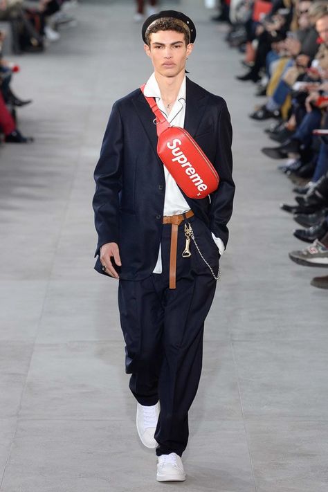 Louis Vuitton Fall 2017 Menswear Fashion Show Vuitton Outfit, Louis Vuitton Supreme, Nyc Fall, Louis Vuitton Collection, Robert Mapplethorpe, Winter Inspo, Men Fashion Show, Jean Michel Basquiat, Mens Fashion Week