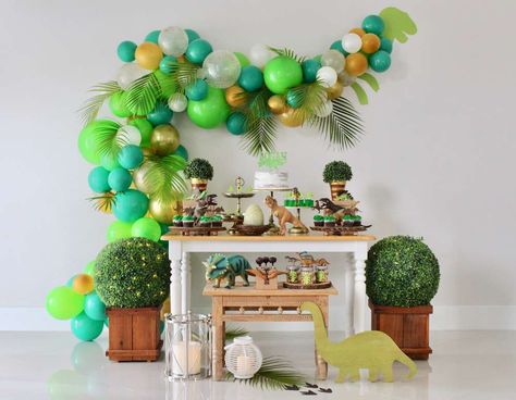 Take a look at this fun Dinosaurs Birthday Party!! See more party ideas and share yours at CatchMyParty #catchmyparty  #partyideas #dinosaurbirthdayparty #dinosaur #dino #boybirthdayparty #jurassic Dinosaurs Birthday Party, Dinosaurs Birthday, Deco Jungle, Dinosaur Themed Birthday Party, Dino Birthday Party, Birthday Party Printables, Safari Birthday Party, Dinosaur Theme Party, Dino Birthday