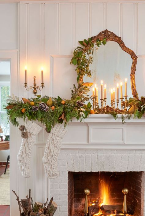 Cool Christmas Decor, Decorating A Fireplace, Christmas Mantel Decorating Ideas, Victorian Christmas Decorations, Christmas Decor 2023, Holiday House Tours, Mantel Decorating Ideas, Decorate A Christmas Tree, Christmas Mantel Decor