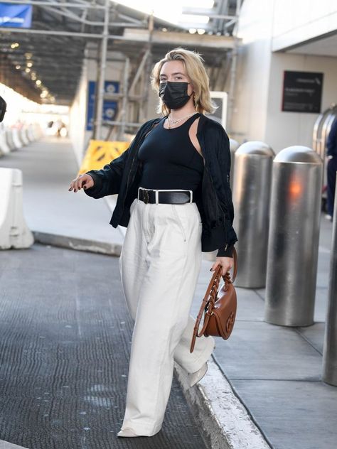 Florence Pugh Style Casual, Florence Pugh Street Style, Pug Clothes, Lax Airport, Mum Fashion, Florence Pugh, Black Tank Top, Top Top, Casual Street Style