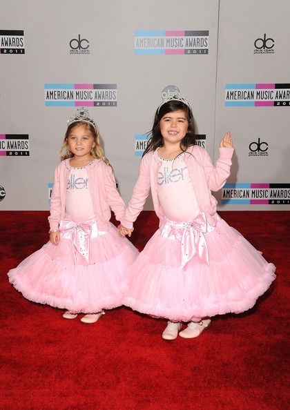 Sophia Grace and Rosie 2 People Halloween Costumes, Sophia Grace, Halloween Duos, Duo Costumes, Aurora Dress, Duo Halloween Costumes, Dress Up Day, Halloween Costumes Friends, Ballerina Girl