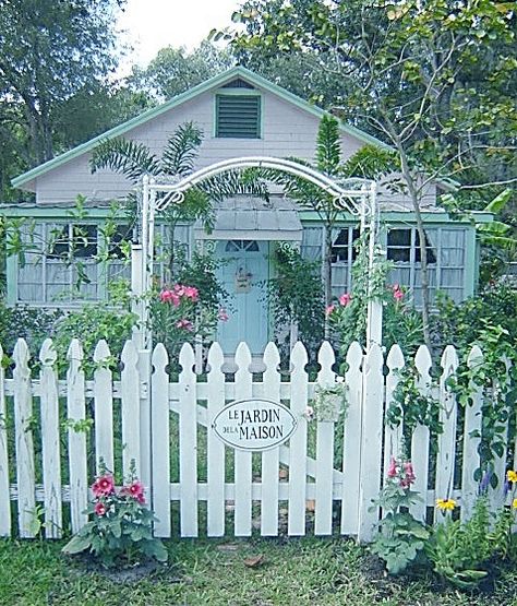 Wooden Garden Fence, Picket Gate, Tor Design, Cottage Front Doors, Garden Gates And Fencing, Garden Gate Design, Picket Fences, Boothbay Harbor, Front Fence