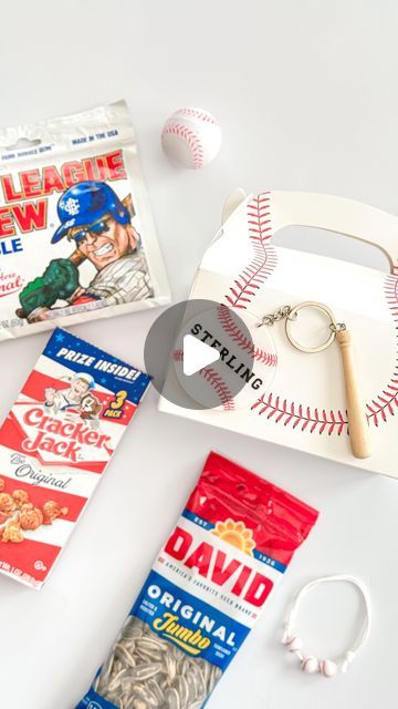 Kristen Sellentin on Instagram: "Comment “baseball” & I’ll send a DM with all the links to everything I used for these Baseball Team snacks ⚾️

#sportsmom #littleleague #baseballmom #baseballseason #snacks #baseballswag" Baseball Treat Bags For Team, Baseball Team Gift Ideas, Baseball Team Snacks, Baseball Snacks For Team, Baseball Treats, Baseball Snacks, Baseball Team Gift, Team Snacks, Baseball Theme Party