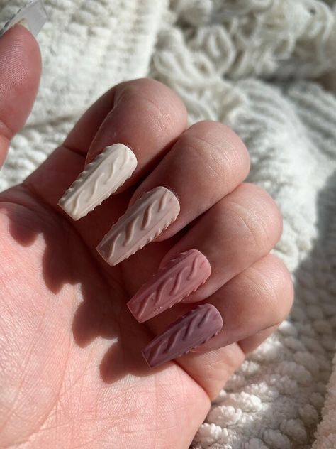 25 Sweater Nail Designs To Wear This Winter | Le Chic Street Cable Knit Sweater Nails, Quilted Nails, Christmas Sweater Nails, Glitter Accent Nails, Winter Manicure, Nude Nail Designs, Plaid Nails, Sweater Nails, Swarovski Nails