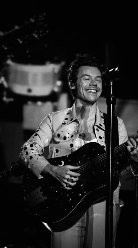 Polaroid Lockscreen, Harry Styles Smiling, Harry Styles Polaroid, Harry Styles Lockscreen, Harry Styles Poster, Harry Styles Aesthetic, Harry Styles Concert, Harry Styles Cute, Harry Styles Wallpaper