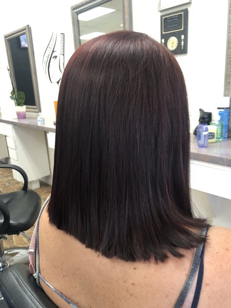 Square Haircut, Dark Red Hair Color, California Hair, Dark Red Hair, Hair Aesthetic, Bra Strap, Penteado Cabelo Curto, Red Hair Color, Bra Straps