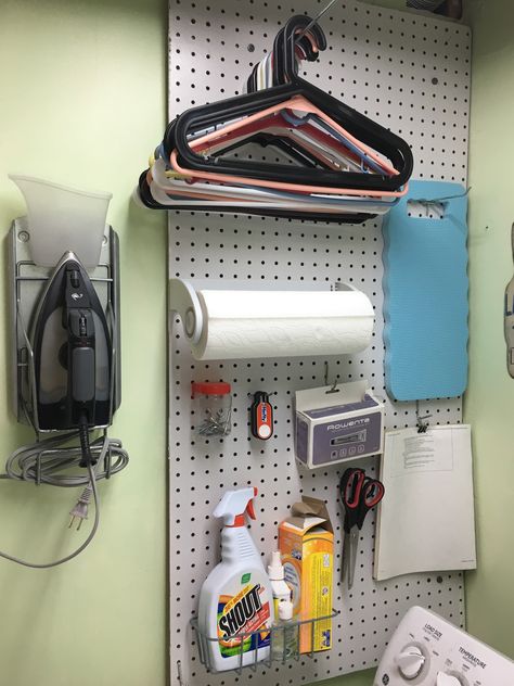 Laundry Room organization idea. Use a pegboard with long peg hooks for hangers, baskets for sprays and other necessities, a pegboard paper towel holder, and hooks and smaller pegs for other laundry items. Laundry Room Sock Organization, Pegboard In Laundry Room, Pegboard Organization Laundry Room, Bathroom Interior Design Small Remodeling Ideas, Laundry Room Hooks, Cleaning Organisation, Weasley House, Cottage Laundry, Service Yard