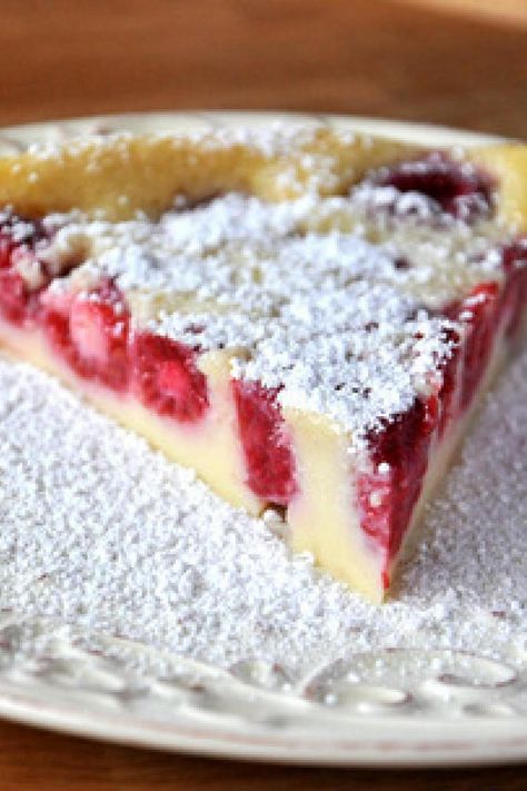 Impossible Raspberry Custard Pie Crustless Desserts, Raspberry Custard Pie Recipe, Raspberry Custard Pie, Lady Shake, Impossible Recipes, Raspberry Custard, Crustless Pie, Impossible Pies, Cherry Coffee Cake