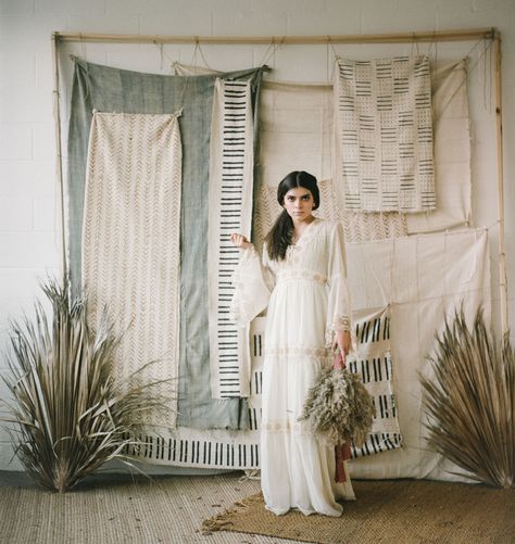 Boho Harvest Inspiration Ruangan Studio, Photo Studio Design, Victorian Bride, Rustic Boho Wedding, Decor Studio, Rustic Boho, Backdrops Backgrounds, Green Wedding Shoes, Studio Decor