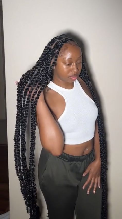 Large Island Twist Hairstyle, Big Island Twist, How To Style Large Knotless Braids, Large Boho Twist, Jumbo Island Twist, Large Island Twist, Large Goddess Braids, Large Passion Twists, Jumbo Passion Twists