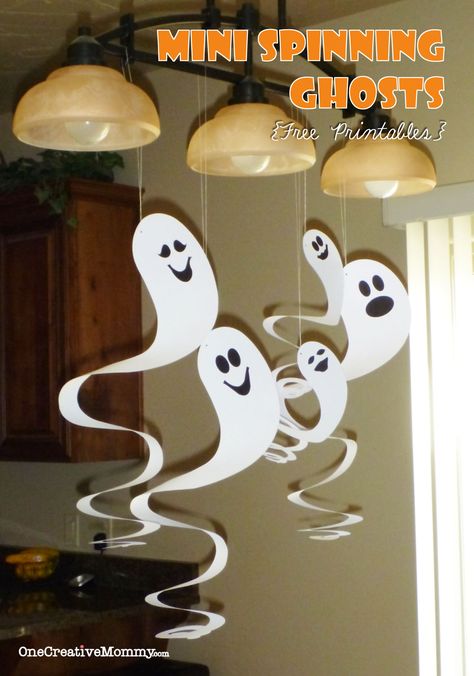 Mini Spinning Ghosts and Free Pattern Cardboard Spinning Ghosts with free Patterns--These are so easy and cheap!  If you have cardstock on hand, they're free!  (I've included a printable for tiny ghosts.)  #ghost #halloween #printable Moldes Halloween, Imprimibles Halloween, Dekorasi Halloween, Halloween Infantil, Halloween Crafts For Toddlers, Ghost Diy, Easy Halloween Decorations, Adornos Halloween, Easy Halloween Crafts