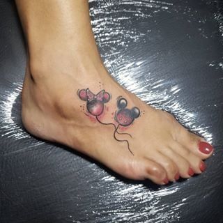 Mickey and Minnie Balloons Disney Foot Tattoo, Minnie Balloons, Frozen Tattoo, Mickey And Minnie Tattoos, Diy Mickey Mouse Ears, Minnie Tattoo, House Of Mouse, Small Foot Tattoos, Couples Tattoo