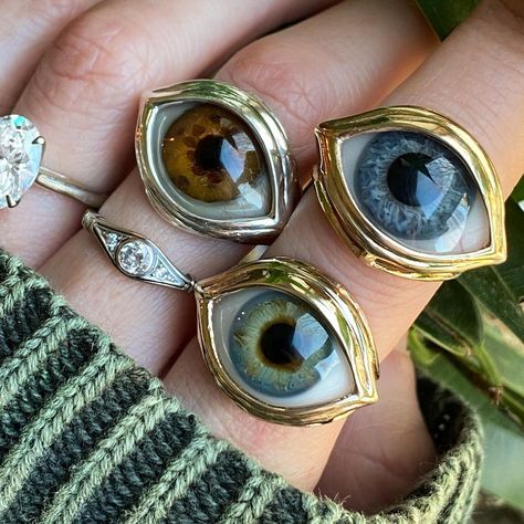 Prosthetic eyes in jewelry on Instagram: “So excited about this new setting!!! I haven’t told too many people I’ve been working on new designs but I feel like these are finally…” Trend Board, Eye Rings, Accessory Inspo, Jewelry Illustration, Dope Jewelry, Funky Jewelry, Eye Ring, Mode Inspo, Eye Jewelry