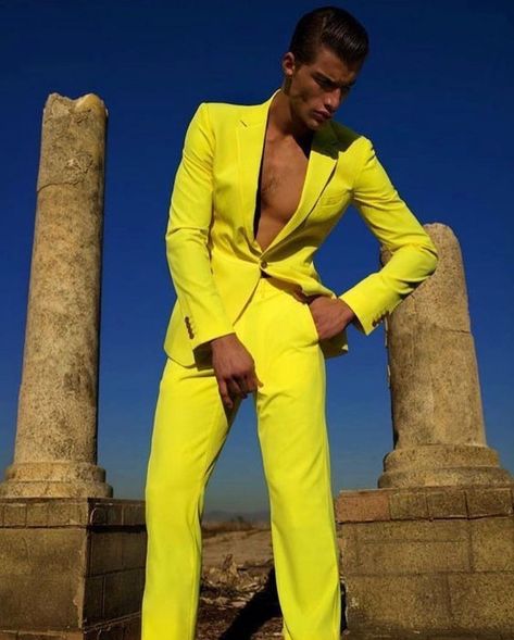 Yellow Suit, Gq Style, Neon Fashion, Mens Fashion Inspiration, Green Suit, Elegante Casual, Mens Fashion Suits, Business Casual Men, Yellow Fashion