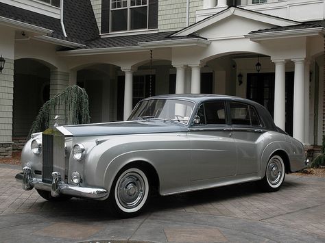 Rolls-Royce Silver Cloud II - this is my Mom's absolute favorite car.  Even today this car says, "I have arrived." 1960 Rolls Royce, Rolls Royce Vintage, Rolls Royce Silver Shadow, Classic Rolls Royce, Vintage Rolls Royce, Bentley Rolls Royce, Rolls Royce Silver Cloud, Rolls Royce Motor Cars, 1959 Cadillac