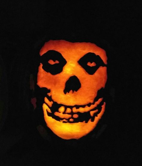 Misfits Crimson Ghost Pumpkin Rockstar Pumpkin Carving, Pumkin Carving Ghost, Carving Pumpkins Ideas Easy Creative, Punk Pumpkin Carving, Deftones Pumpkin, Slipknot Pumpkin, Misfits Pumpkin, Pumpkin Carving Ghost Face, Ghost Face Pumpkin Carving