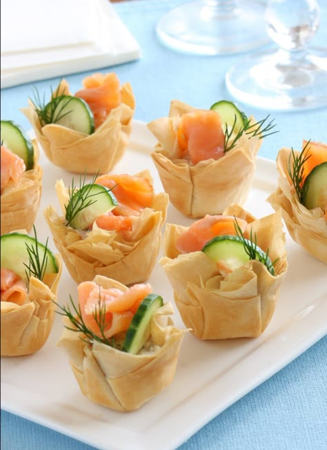 This delicious savoury Filo Pastry recipe is great to make when entertaining. The Filo Pastry tarts are filled with smoked salmon, horseradish and sour cream. Filo Pastry finger food. 100 finger food recipes. Quick finger food recipes. Easy finger food recipes. Easy party food. Recipes with smoked s Salmon Finger Food, Pastry Finger Food, Easy Finger Food Recipes, Easy Party Food Recipes, Fry Ideas, Smoked Salmon Mousse, New Year's Eve Food, Southern Cocktail, Filo Pastry Recipes