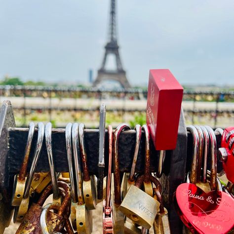 Where To Put Love Locks In Paris In 2024 Pullman Hotel, Paris Romance, Love In Paris, Love Locks, Flower Cafe, Hiking National Parks, Love Lock, Paris Cafe, Paris Love