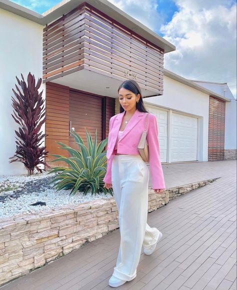 Blazer Rosa, Outfit Blazer, Pink Blazer, Blazer Outfits, Outfits Fashion, Outfits Ideas, Short Outfits, Khaki Pants, Fashion Inspo