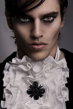 Makeup on Pinterest Mens Vampire Makeup, Vampyr Smink, Make Up Halloween Hombre, Gothic Male, Makeup Vampire, Steampunk Makeup, Vampire Makeup Halloween, Halloween Hombre, Makeup Zombie