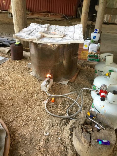 How To Make A Raku Kiln Out Of An Old Electric Kiln Diy Kiln, Doing Pottery, Pottery Apron, Solar Kiln, Pottery Making Illustrated, Raku Kiln, Pottery Kiln, Wood Kiln, Ceramic Fiber