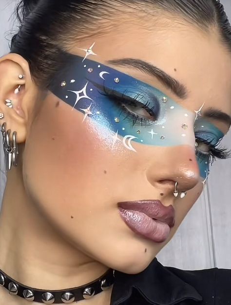 Tape Makeup Trend, Creative Eye Makeup Design, Crazy Makeup Looks Creative, Galaxy Eye Makeup, Tape Makeup, Crazy Eye Makeup, Makeup Themes, Funky Makeup, Festival Make Up