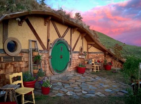 Rent This Hobbit Hole for the Most Magical Northwest Vacation Ever You can rent this amazing Hobbit Hole on Airbnb, which accommodates two people and includes a small bedroom, a bathroom, a living area with a fire, a bathroom and of course, the iconic circular front door from JRR Tolkien’s The Hobbit and The Lord of the Rings. In Chelan, Washington. Round Doorway, Casa Dos Hobbits, Earthen Home, Casa Hobbit, Airbnb Rentals, Hobbit Hole, Hobbit House, Earth Homes, The Shire