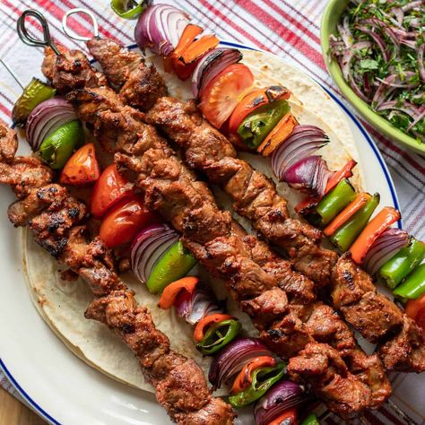 Kebab Restaurant, Turkish Doner, Lamb Kebab, Chicken Doner, Turkish Kebab, 33 Birthday, East Recipes, Persian Recipes, Lamb Kebabs