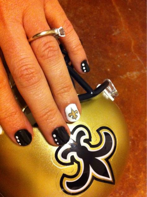 #Saints fans can get #inspired by this spirited #NailArt ! Nail Designs Football, Football Nails Design, Saints Nails, Sports Nail Art, Football Nail Designs, Football Nail Art, Sports Nails, Football Nails, Bella Nails