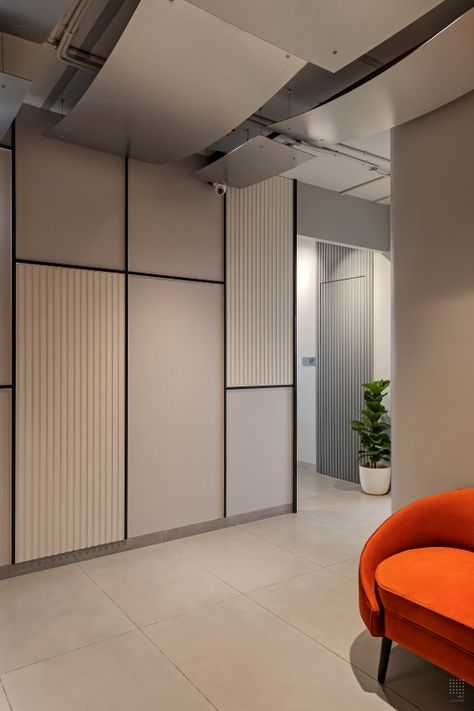 Transitional Office Interior Design : The Corner Office | Dot Concept - The Architects Diary Partition Wall Office Design, Office Wall Cladding Ideas, Small Office Wall Design, Operable Wall Design, Office Panelling Design, Office Cabin Wall Design, Office Cabin Partition Design, Partition Design For Office, Office Wall Design Modern