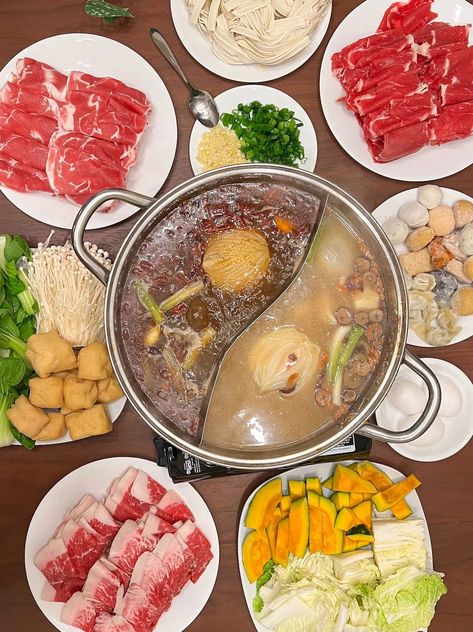 How to Make Hot Pot at Home - FeedMi Recipes Asian Hot Pot Recipe, Korean Hot Pot, Hot Pot At Home, Hot Pot Recipe, Ramen Bar, Iphone Decal, Shabu Shabu, Easy Chinese Recipes, Kitchen Fun