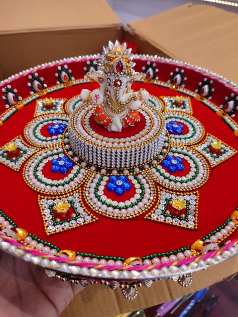 Thali Decoration Ideas For Competition, Aarathi Plates Decoration, Arti Thali Decoration Ideas For Ganpati, Indian Decor Diy, Engagement Platter, Arti Thali Decoration, Arti Thali, Hanging Decorations Diy, Aarti Thali