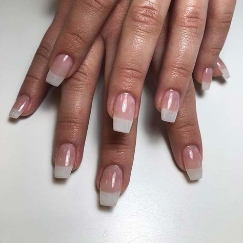 American Tip Nails, American Manicure Nails, American Manicure, Flamingo Nails, American Nails, New Nail Trends, Natural Nail Designs, Nail Trend, Nails Design With Rhinestones